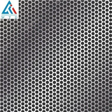 Titánový perforovaný plech